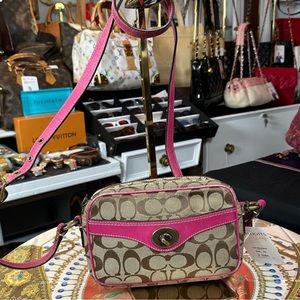 00016804 Coach Pink Distressed Signature Canvas Crossbody